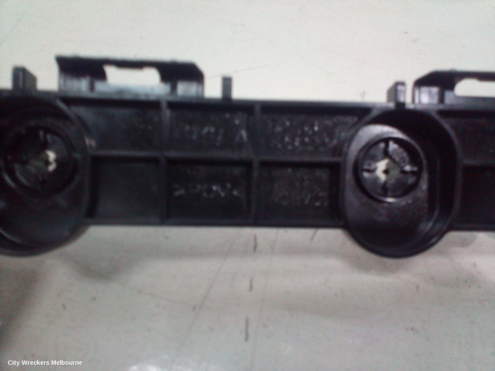 TOYOTA HIACE, 300 SERIES, 02/2019 ONWARDS, LHR BAR BRAKET: 94060
