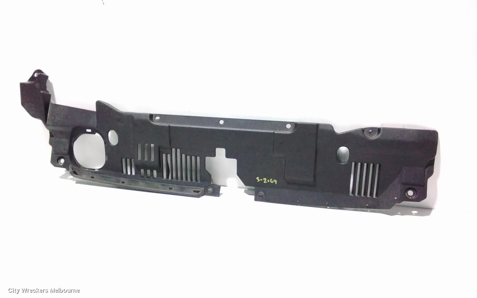 TOYOTA HIACE, 300 SERIES, 02/2019 ONWARDS, TOP RADIATOR PLASTIC PANEL: 94190
