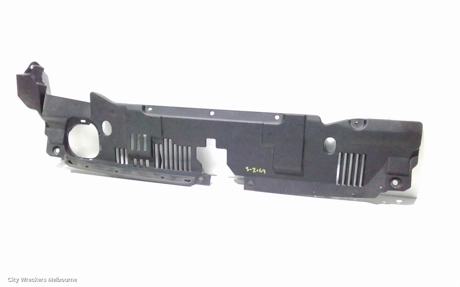 TOYOTA HIACE, 300 SERIES, 02/2019 ONWARDS, TOP RADIATOR PLASTIC PANEL: 94190