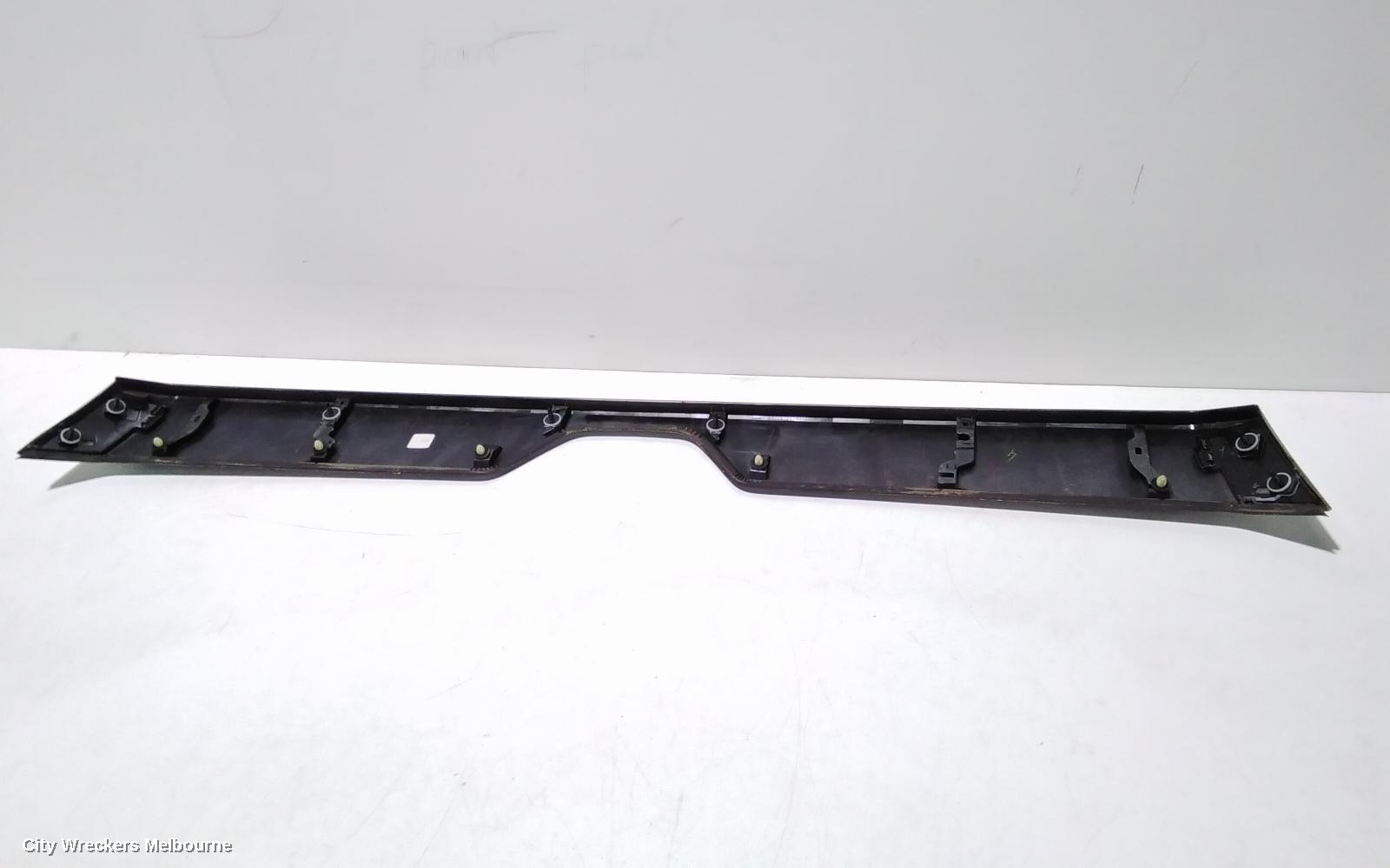 TOYOTA HIACE, 300 SERIES, 02/2019 ONWARDS, BONNET MOULD: 94191