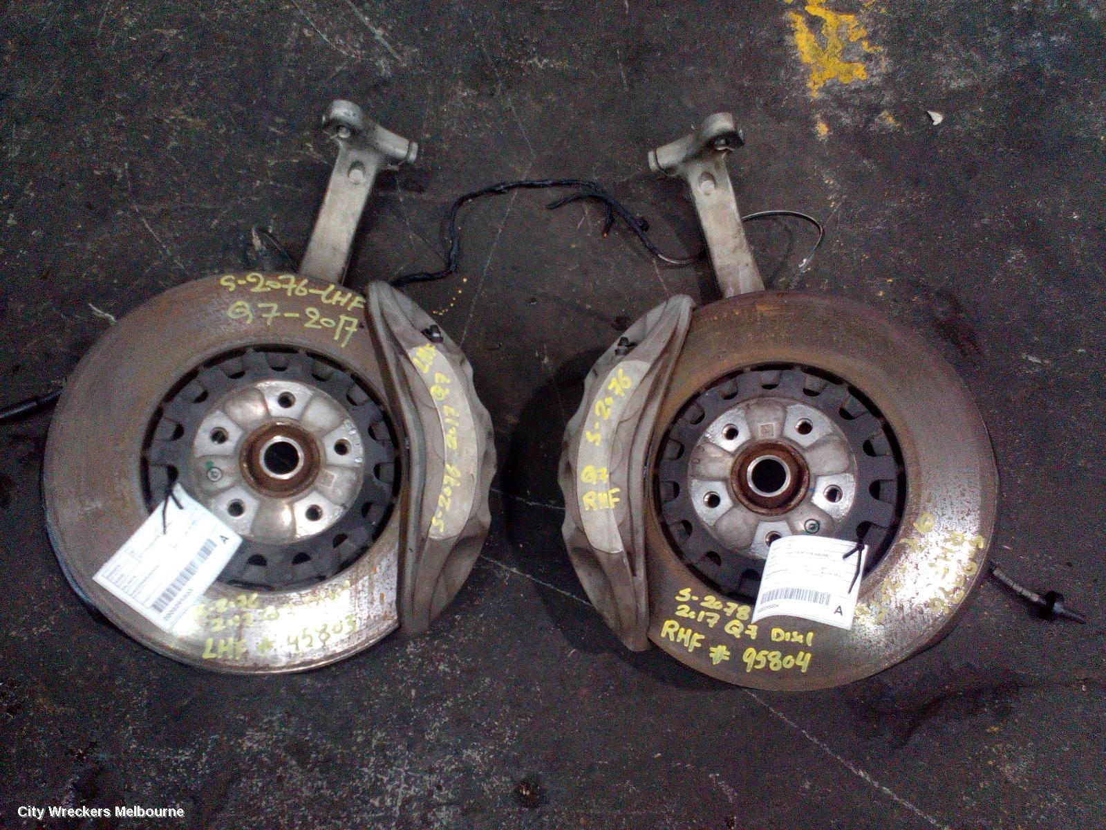 AUDI Q7 RIGHT FRONT HUB ASSEMBLY, 4M, 07/2015 ONWARDS