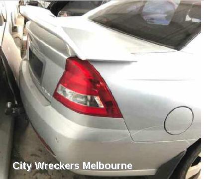 HOLDEN COMMODORE RIGHT HEADLAMP, VZ, ADVENTRA/BERLINA, PROJECTOR TYPE (CHROME), 08/2004 - 09/2007