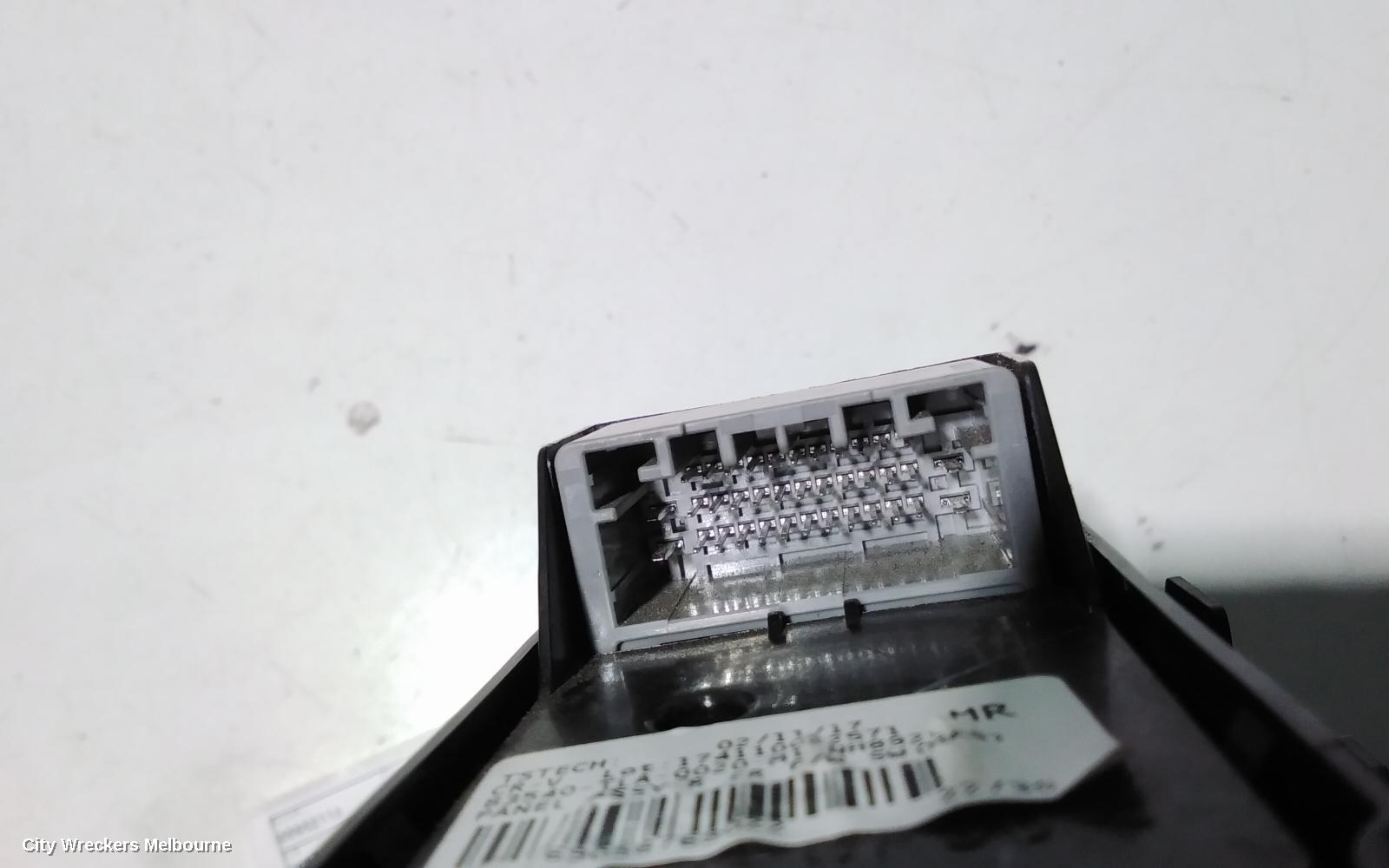 HONDA CRV PWR DR WIND SWITCH, RH FRONT (MASTER SWITCH), AUTO DOWN RHF ONLY, RM, 11/2014 - 04/2017