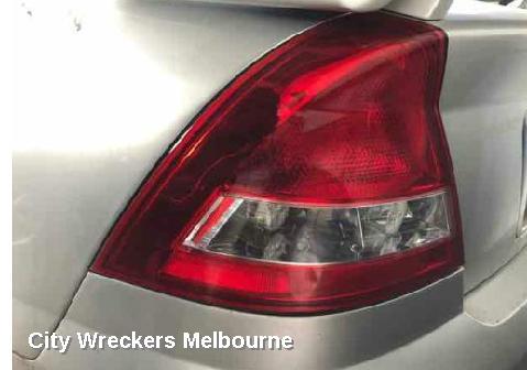 HOLDEN COMMODORE RIGHT HEADLAMP, VZ, ADVENTRA/BERLINA, PROJECTOR TYPE (CHROME), 08/2004 - 09/2007
