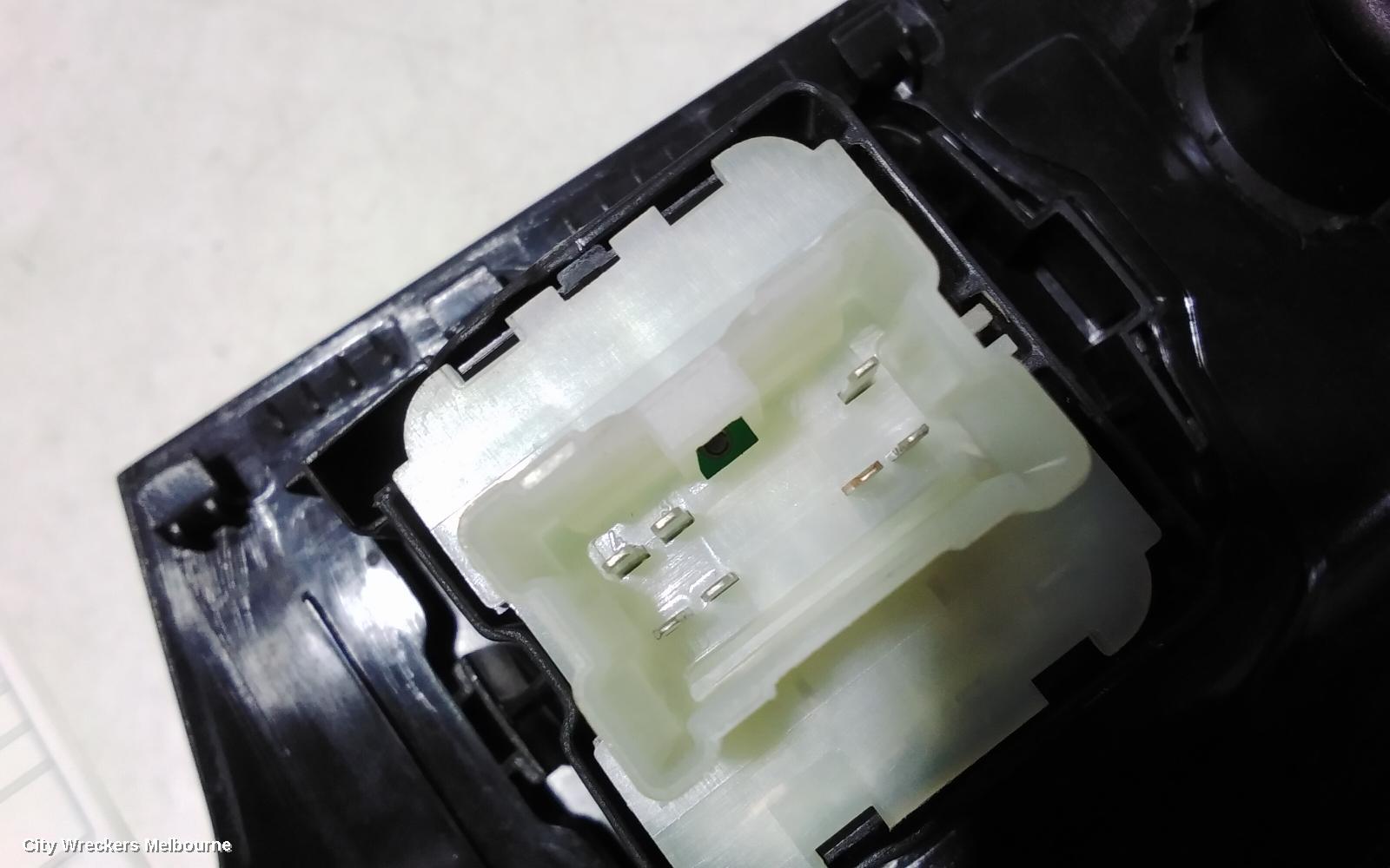 MITSUBISHI EXPRESS PWR DR WIND SWITCH, SN, RH FRONT (MASTER SWITCH), 03/2020 - 12/2022