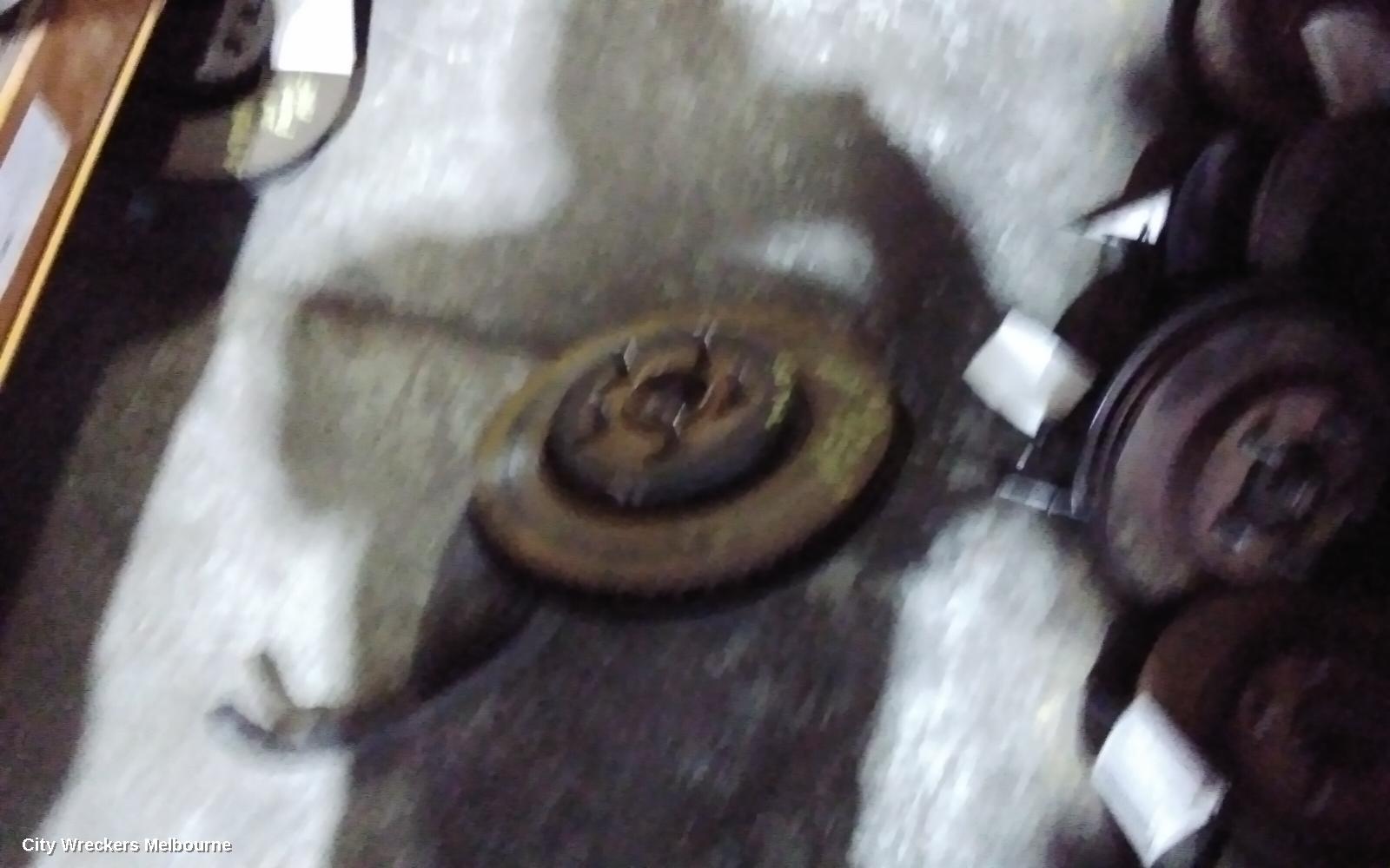 CHRYSLER 300C LEFT FRONT HUB ASSEMBLY, LX2, 07/2012 - 12/2021