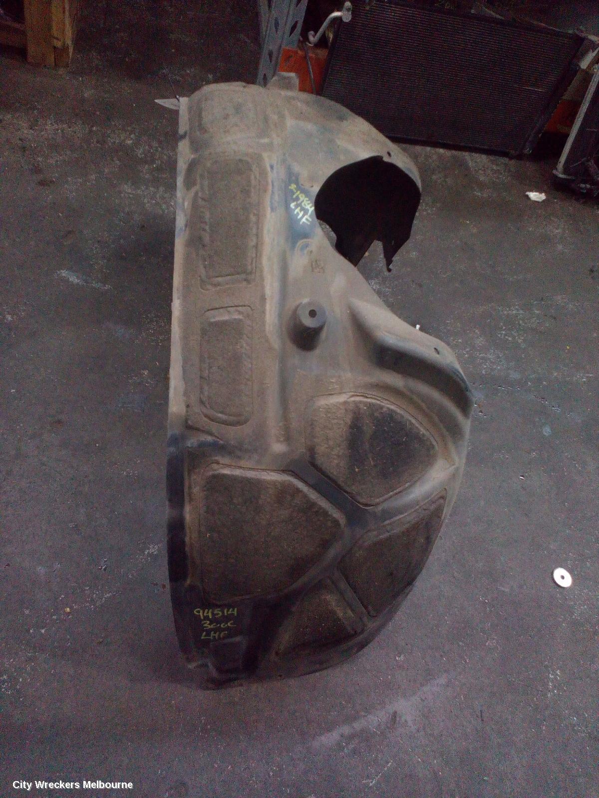CHRYSLER 300C LEFT GUARD LINER, LX2, FRONT, 12/2011 - 12/2014