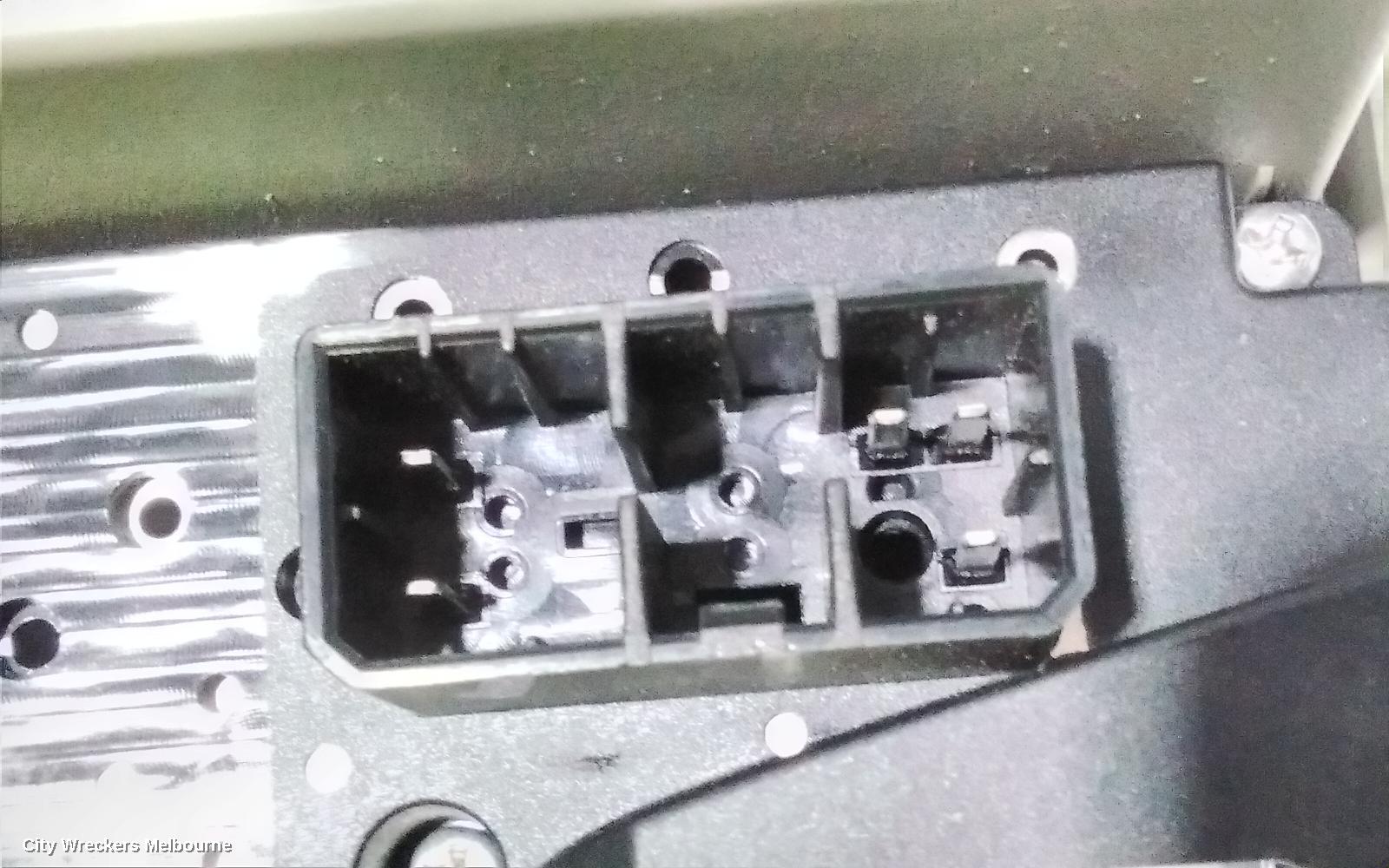 KIA CARNIVAL/GRAND CARNIVAL COURTESY LIGHT, YP, NON POWER TAILGATE & POWER SLIDE DOOR SWITCHES TYPE, 02/2015 - 10/2020