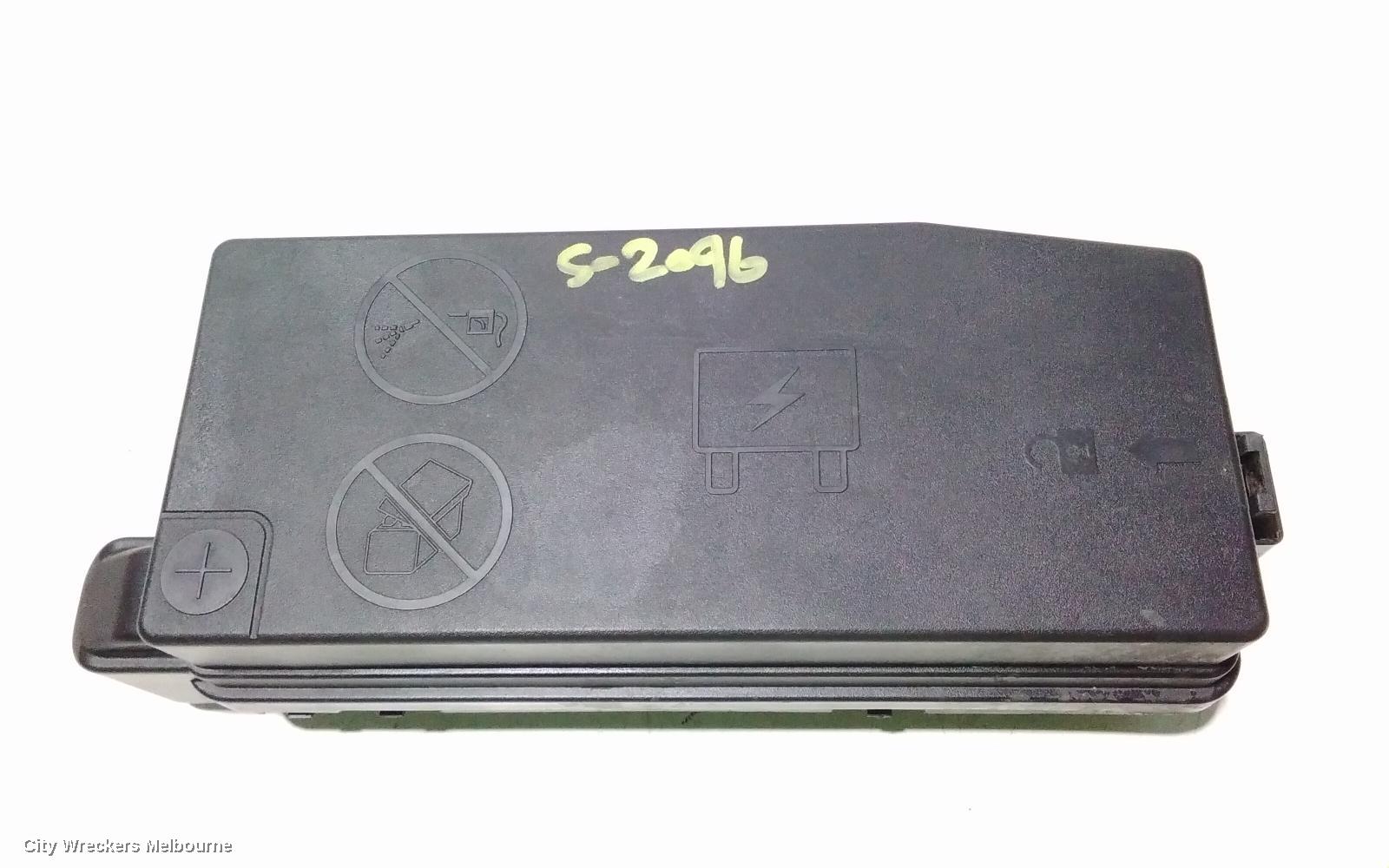 HOLDEN CAPTIVA FUSE BOX, ENGINE BAY, PETROL, CG, 01/2011 - 06/2018