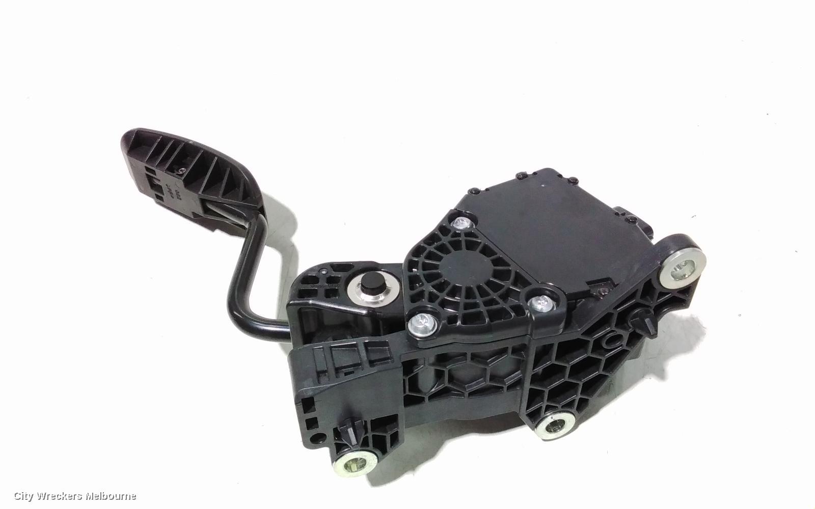 TOYOTA HIACE PEDAL ASSEMBLY, 300 SERIES, 02/2019 ONWARDS