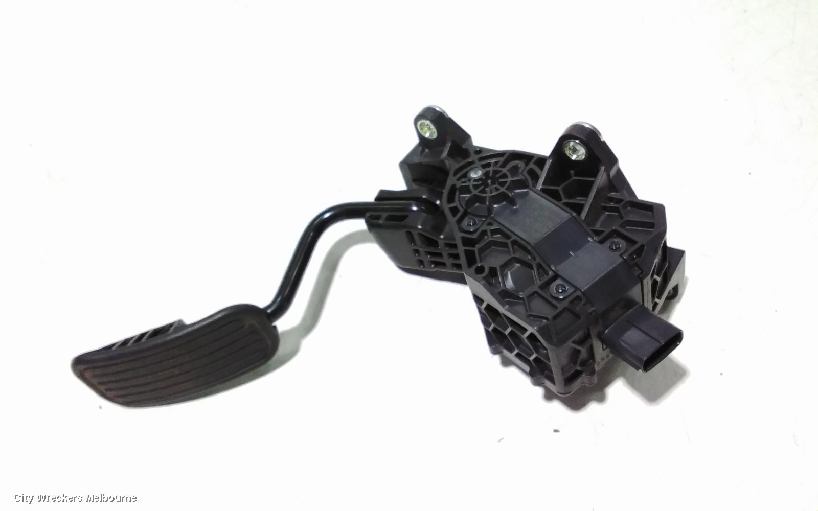 TOYOTA HIACE PEDAL ASSEMBLY, 300 SERIES, 02/2019 ONWARDS