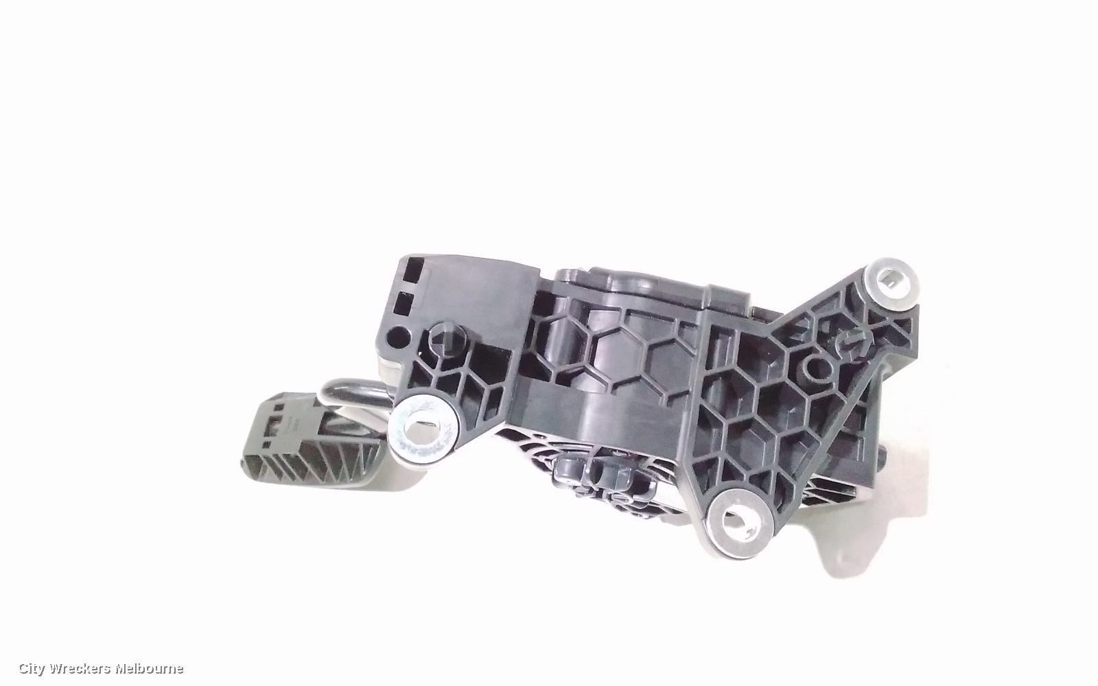 TOYOTA HIACE PEDAL ASSEMBLY, 300 SERIES, 02/2019 ONWARDS
