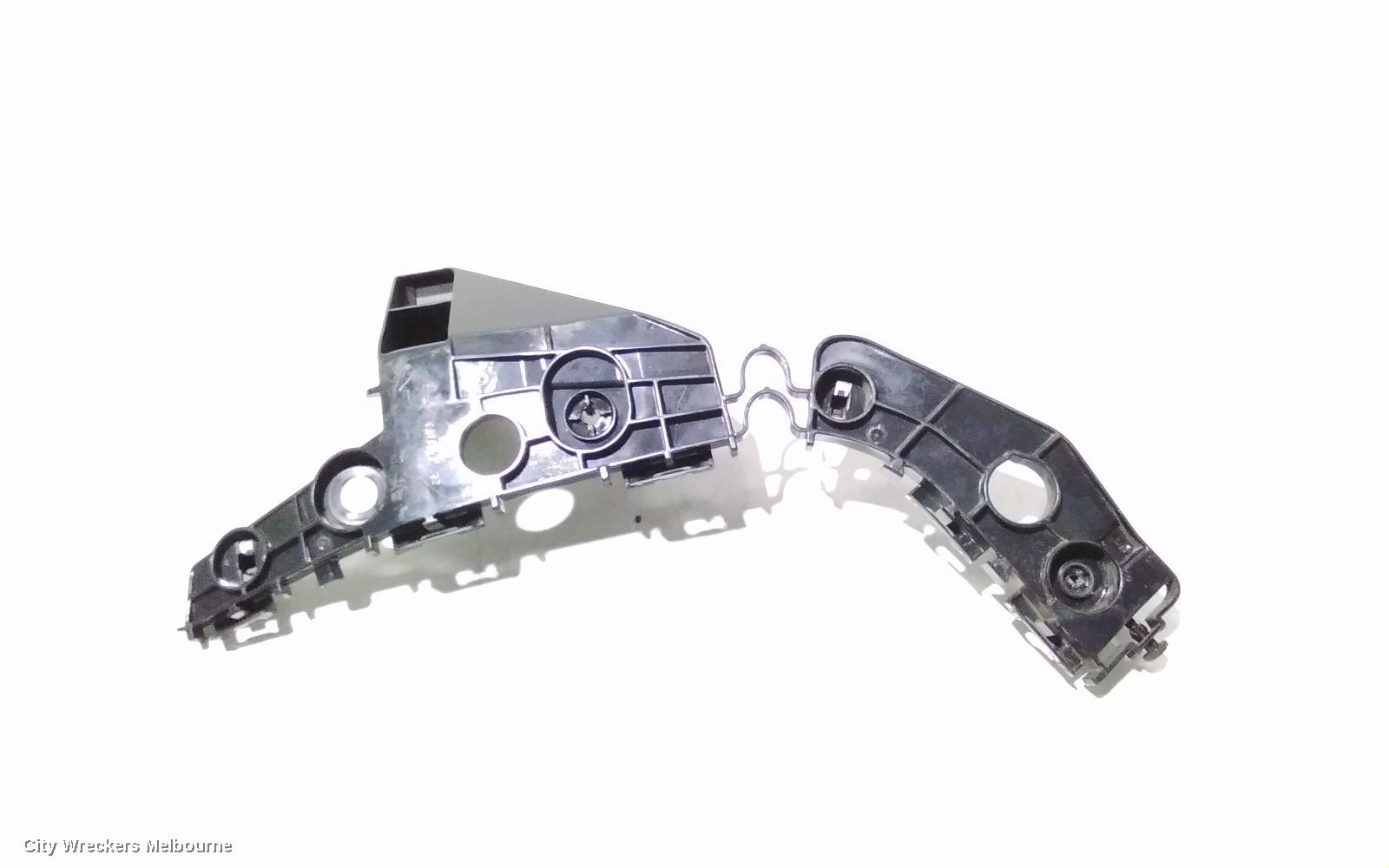 TOYOTA HIACE, 300 SERIES, 02/2019 ONWARDS, RHF BAR SLIDER: 94824