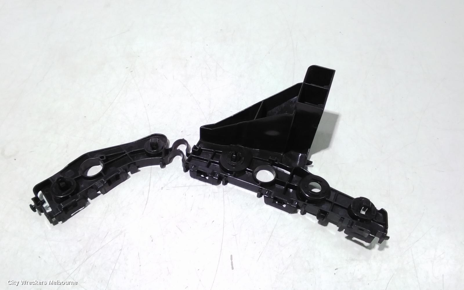 TOYOTA HIACE, 300 SERIES, 02/2019 ONWARDS, RHF BAR SLIDER: 94824