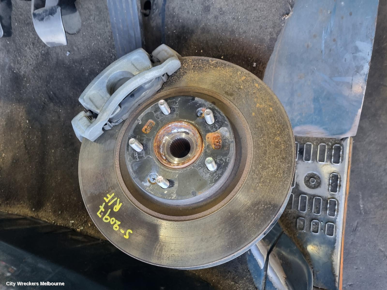 HYUNDAI SONATA RIGHT FRONT HUB ASSEMBLY, LF, CAST IRON KNUCKLE TYPE, 10/2014 - 01/2020