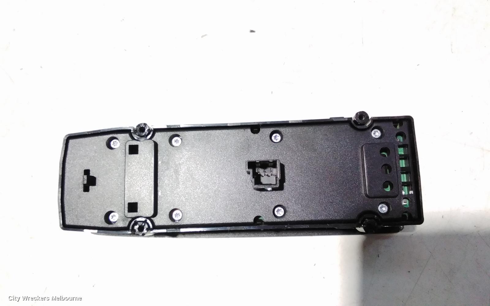 MERCEDES E CLASS PWR DR WIND SWITCH, RH FRONT (MASTER SWITCH), SEDAN, W212, 07/2009 - 05/2016