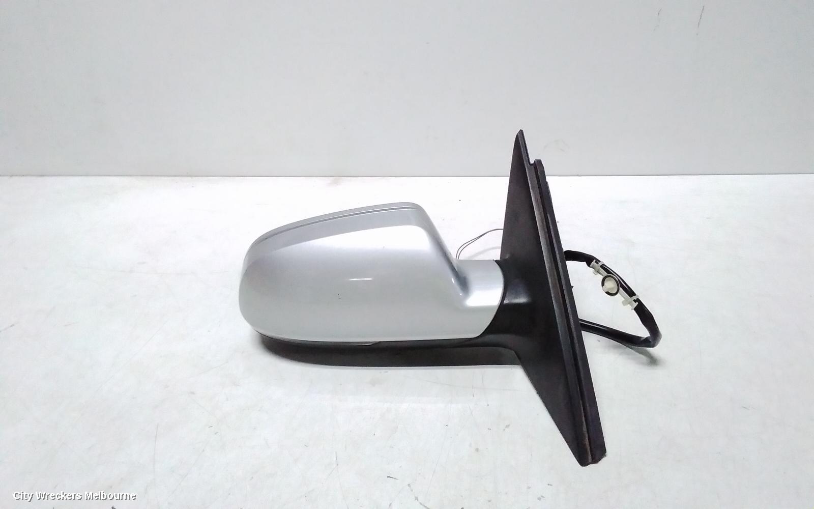 AUDI A4 RIGHT DOOR MIRROR, B8 8K, A4, MANUAL FOLD, NO LANE CHANGE ASSIST TYPE, 1 PLUG (6 WIRE), 02/2008 - 05/2009