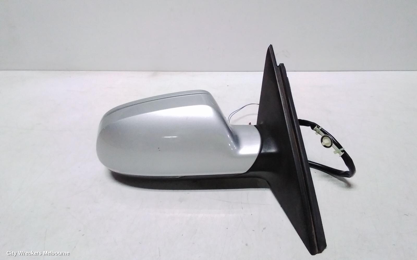 AUDI A4 RIGHT DOOR MIRROR, B8 8K, A4, MANUAL FOLD, NO LANE CHANGE ASSIST TYPE, 1 PLUG (6 WIRE), 02/2008 - 05/2009