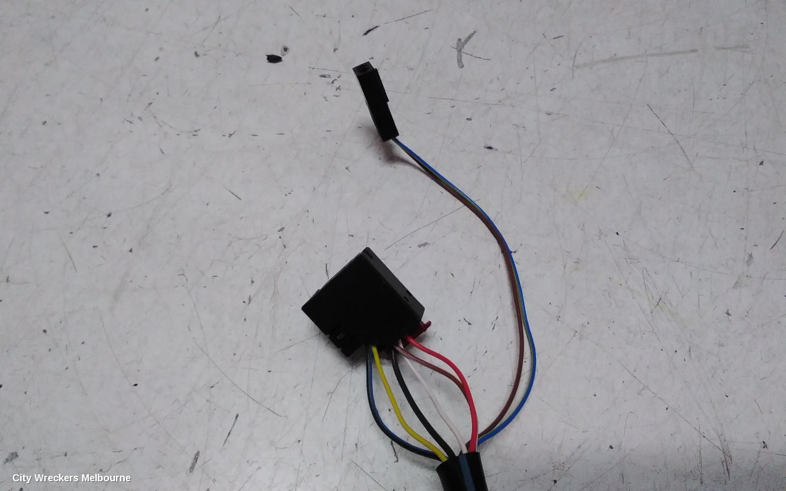 AUDI A4 RIGHT DOOR MIRROR, B8 8K, A4, MANUAL FOLD, NO LANE CHANGE ASSIST TYPE, 1 PLUG (6 WIRE), 02/2008 - 05/2009