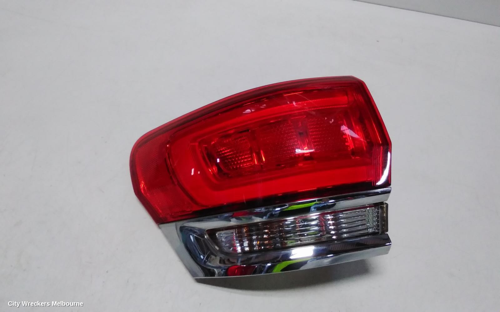 JEEP GRANDCHEROKEE LEFT TAILLIGHT, WK, LAREDO/OVERLAND/LIMITED, W/ CHROME BEZEL, 04/2013 ONWARDS