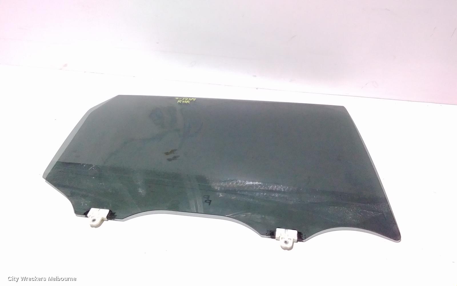 NISSAN XTRAIL RIGHT FRONT DOOR WINDOW