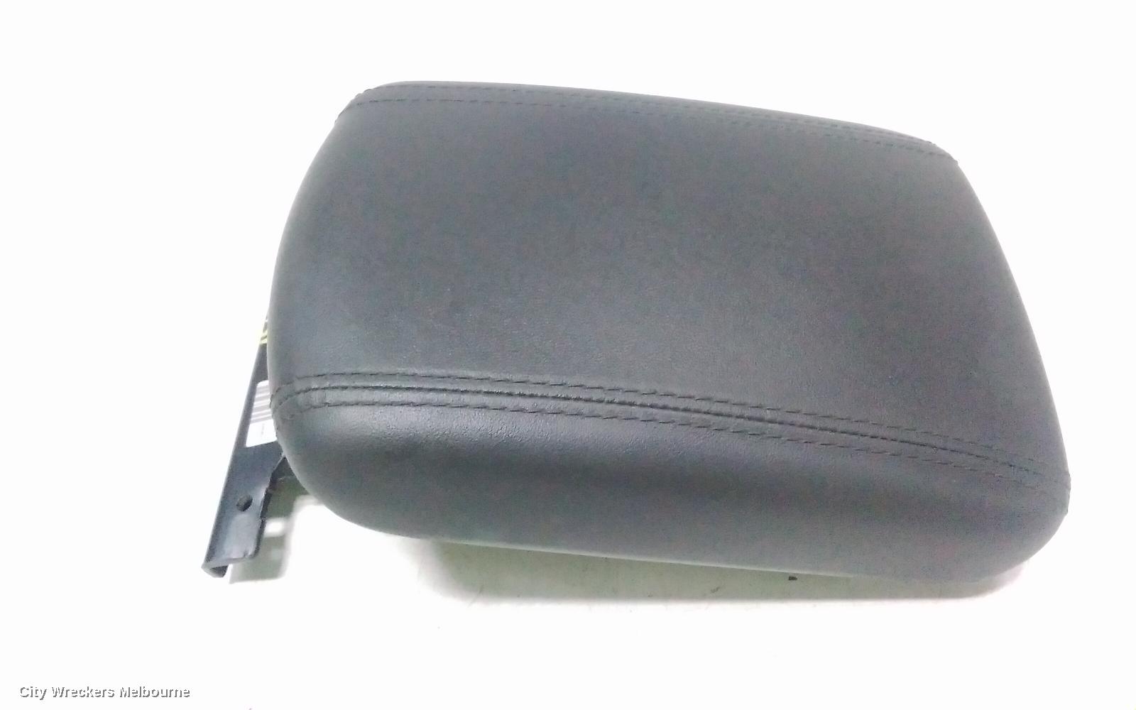HYUNDAI TUCSON CONSOLE, CONSOLE LID ONLY, TL, W/ PARK BRAKE LEVER, 06/2015 - 01/2021