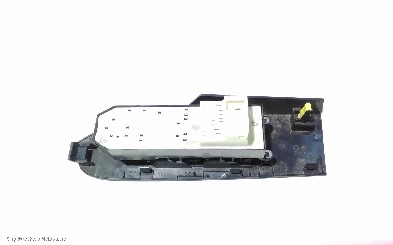 TOYOTA COROLLA PWR DR WIND SWITCH, RH FRONT (MASTER SWITCH), ZRE182R, HATCH, STANDARD, 10/2012 - 03/2015