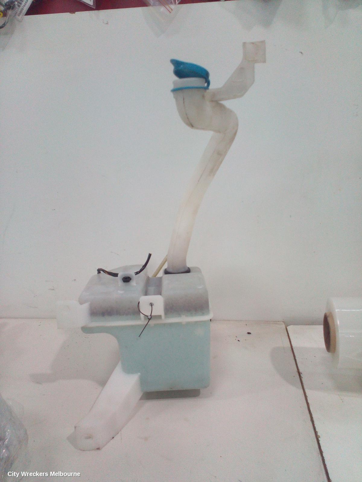 SUZUKI SWIFT WASHER BOTTLE, RS415/RS416, 09/2004 - 02/2011