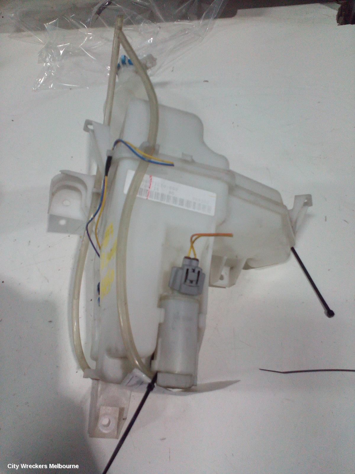 SUZUKI SWIFT WASHER BOTTLE, FZ, NON H/LAMP WASHER (RH SIDE), 08/2010 - 03/2017