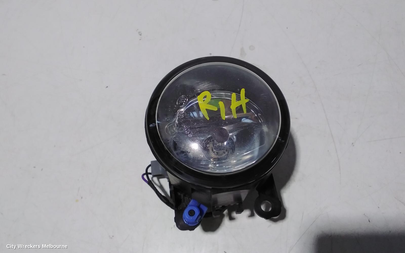 HOLDEN COMMODORE RIGHT INDICATOR/FOG/SIDE, BUMPER FOGLAMP, VZ, CALAIS/BERLINA/SVZ, 08/2004 - 09/2007