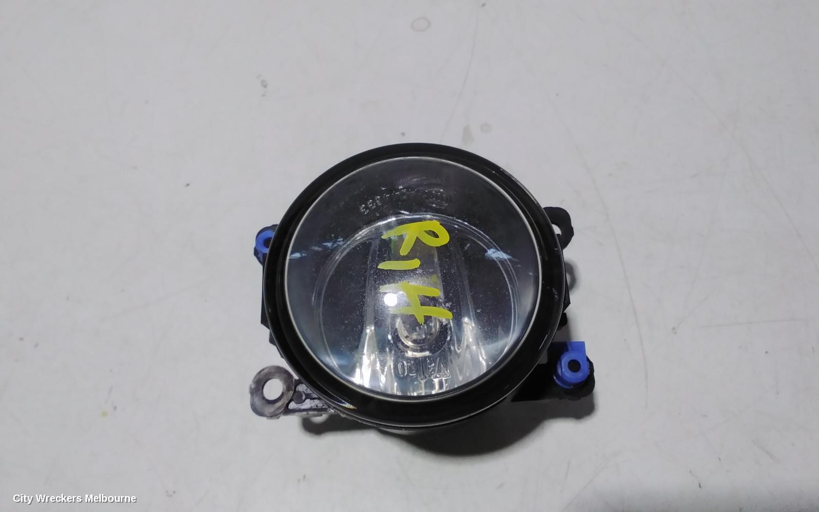 HOLDEN COMMODORE RIGHT INDICATOR/FOG/SIDE, BUMPER FOGLAMP, VZ, CALAIS/BERLINA/SVZ, 08/2004 - 09/2007