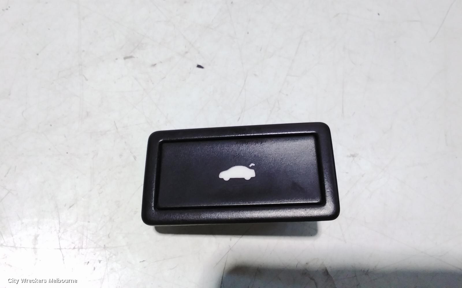 AUDI Q5, 8R, 12/2008 - 01/2017, 3D0-959-831-D TAILGATE RELEASE SWITCH: 95626