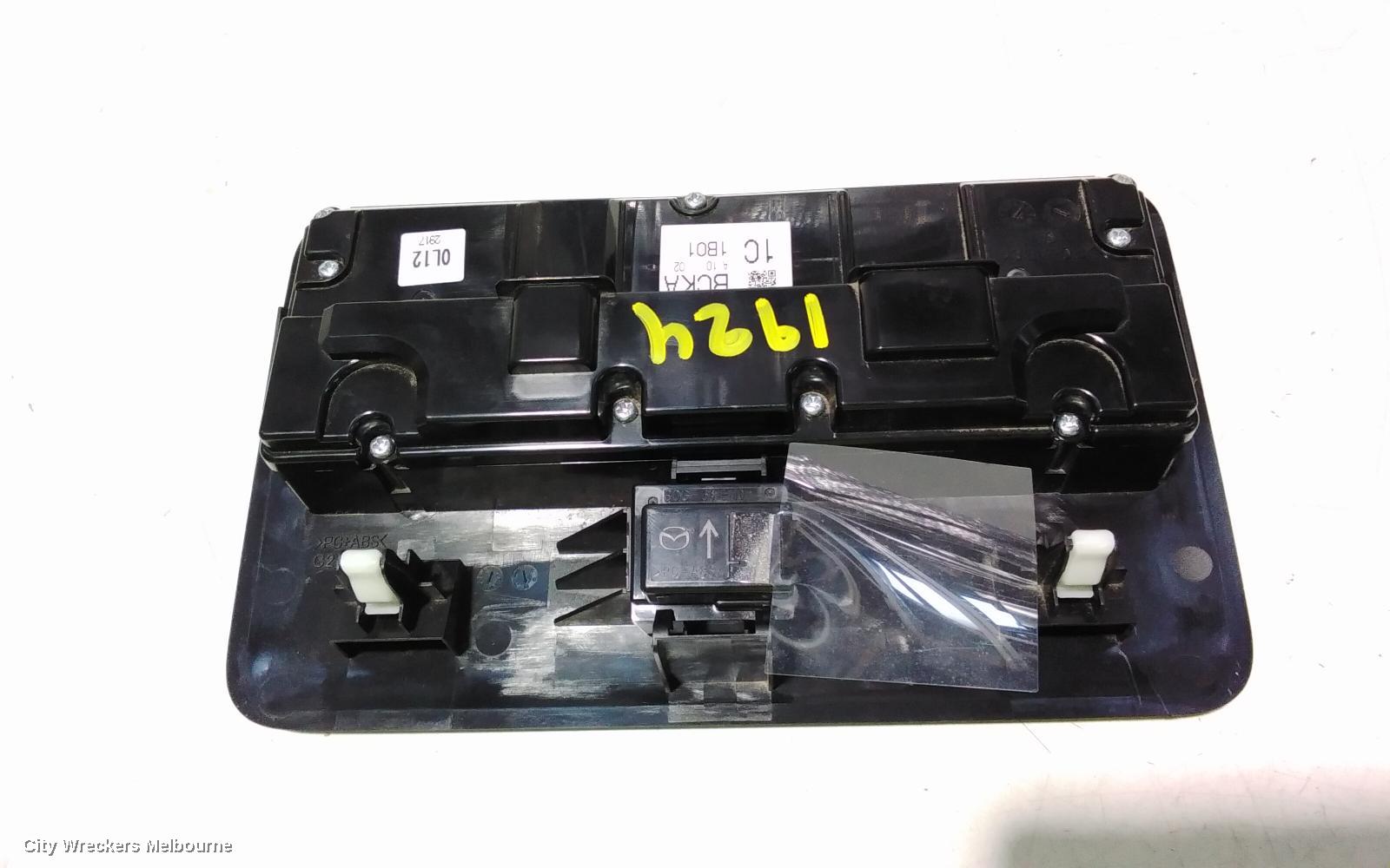 MAZDA 3 COURTESY LIGHT, BP, FRONT, NON SUNGLASS HOLDER TYPE, BLACK, 03/2019 ONWARDS