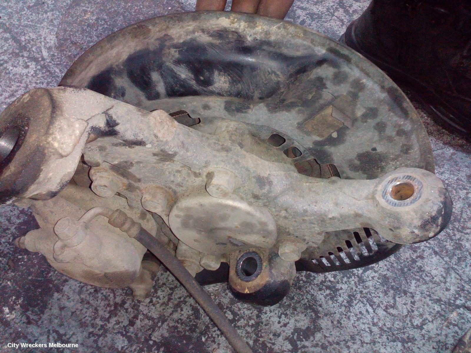 TOYOTA HIACE LEFT FRONT HUB ASSEMBLY, TRH/KDH, NON ABS TYPE, 2WD, 03/2005 - 04/2019