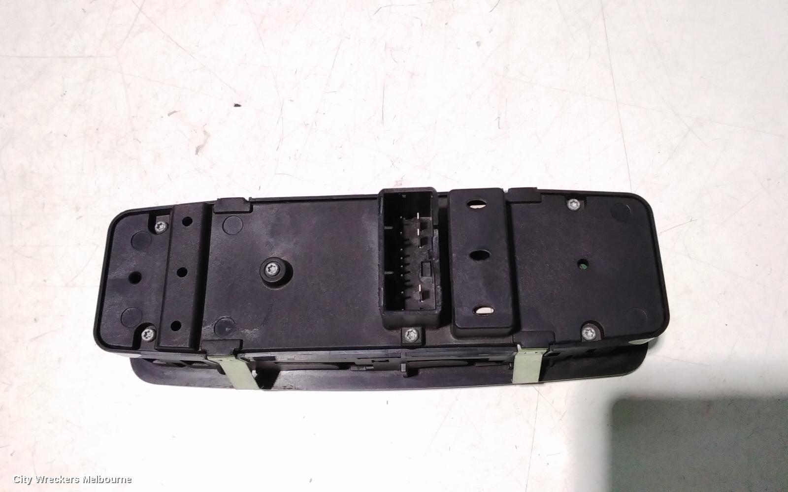 JEEP CHEROKEE PWR DR WIND SWITCH, RH FRONT (MASTER SWITCH), 1 SWITCH AT BOTTOM, KL, 02/2014 ONWARDS