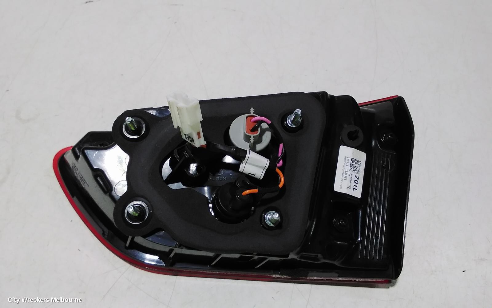 HYUNDAI I30 REAR GARNISH, TAILGATE LAMP (RH SIDE), STANDARD, NON LED TYPE, PD, 03/2017 ONWARDS