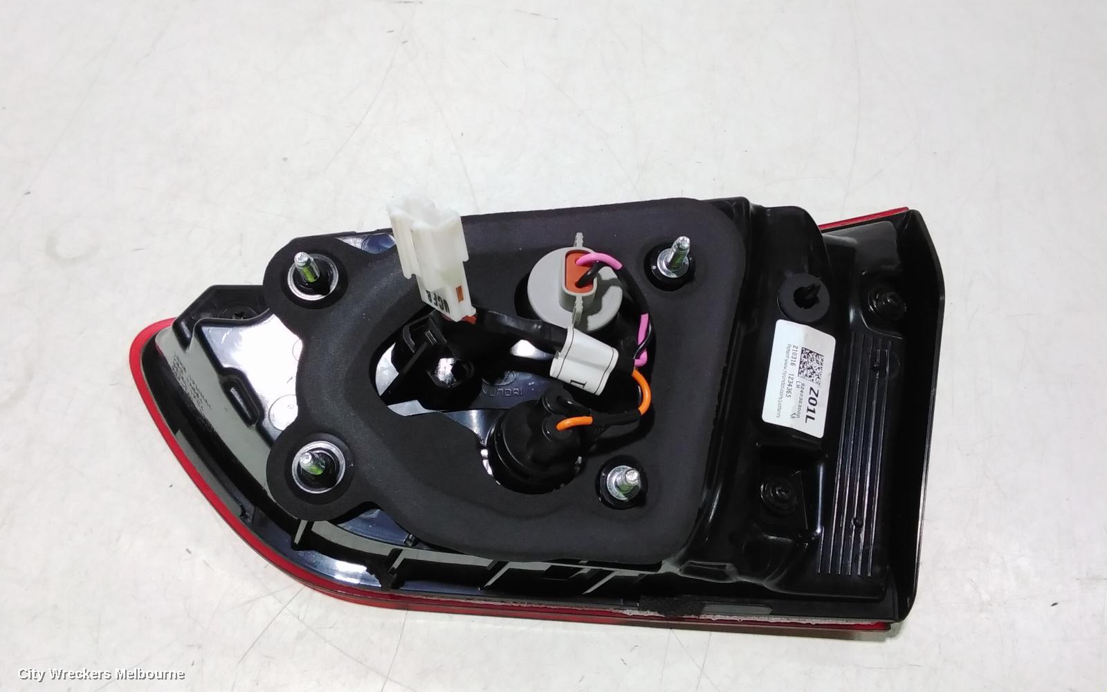 HYUNDAI I30 REAR GARNISH, TAILGATE LAMP (RH SIDE), STANDARD, NON LED TYPE, PD, 03/2017 ONWARDS