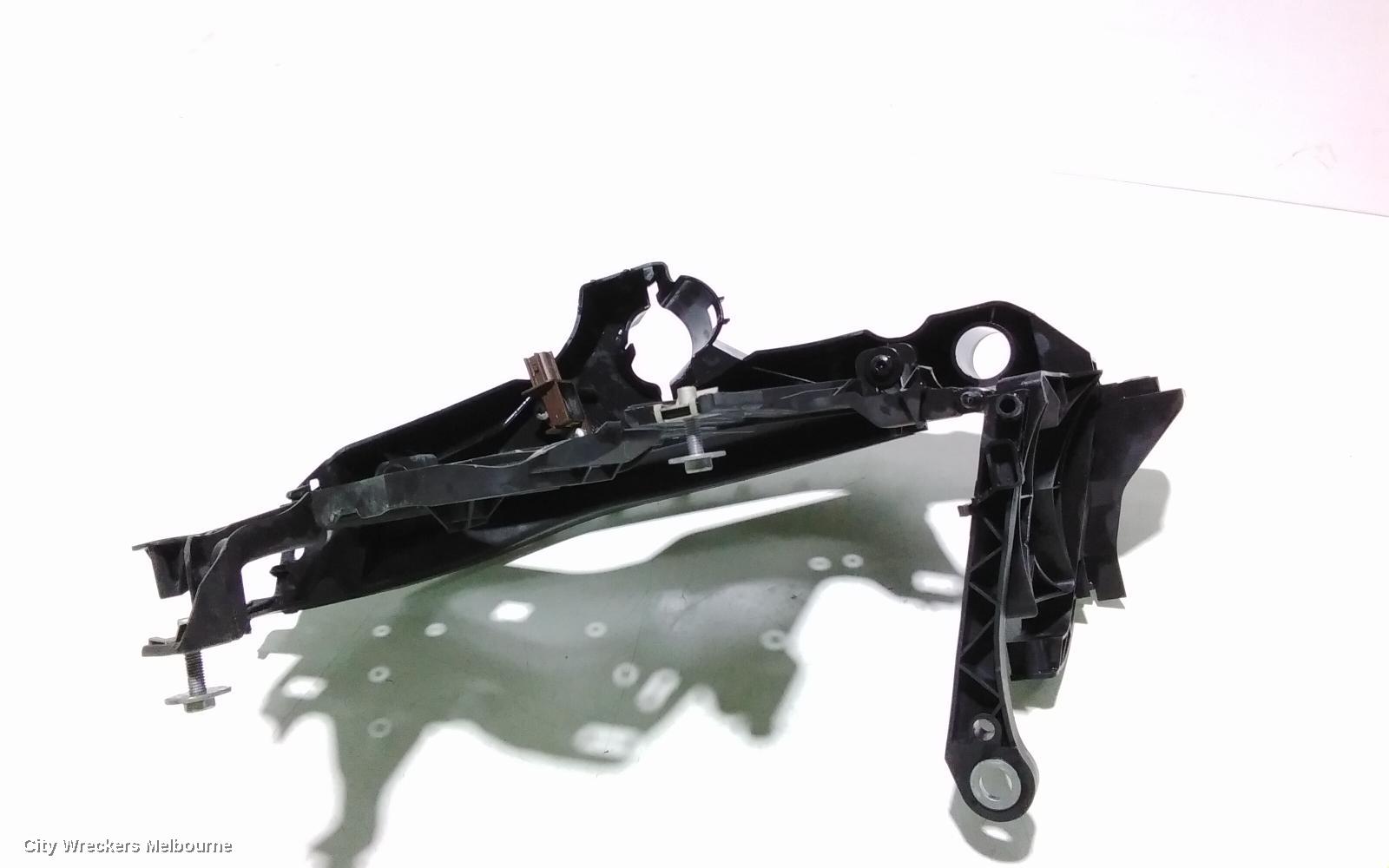 AUDI A4, B8 8K, 04/2008 - 06/2012, RHF LOWER HEADLIGHT BRACKET : 96142