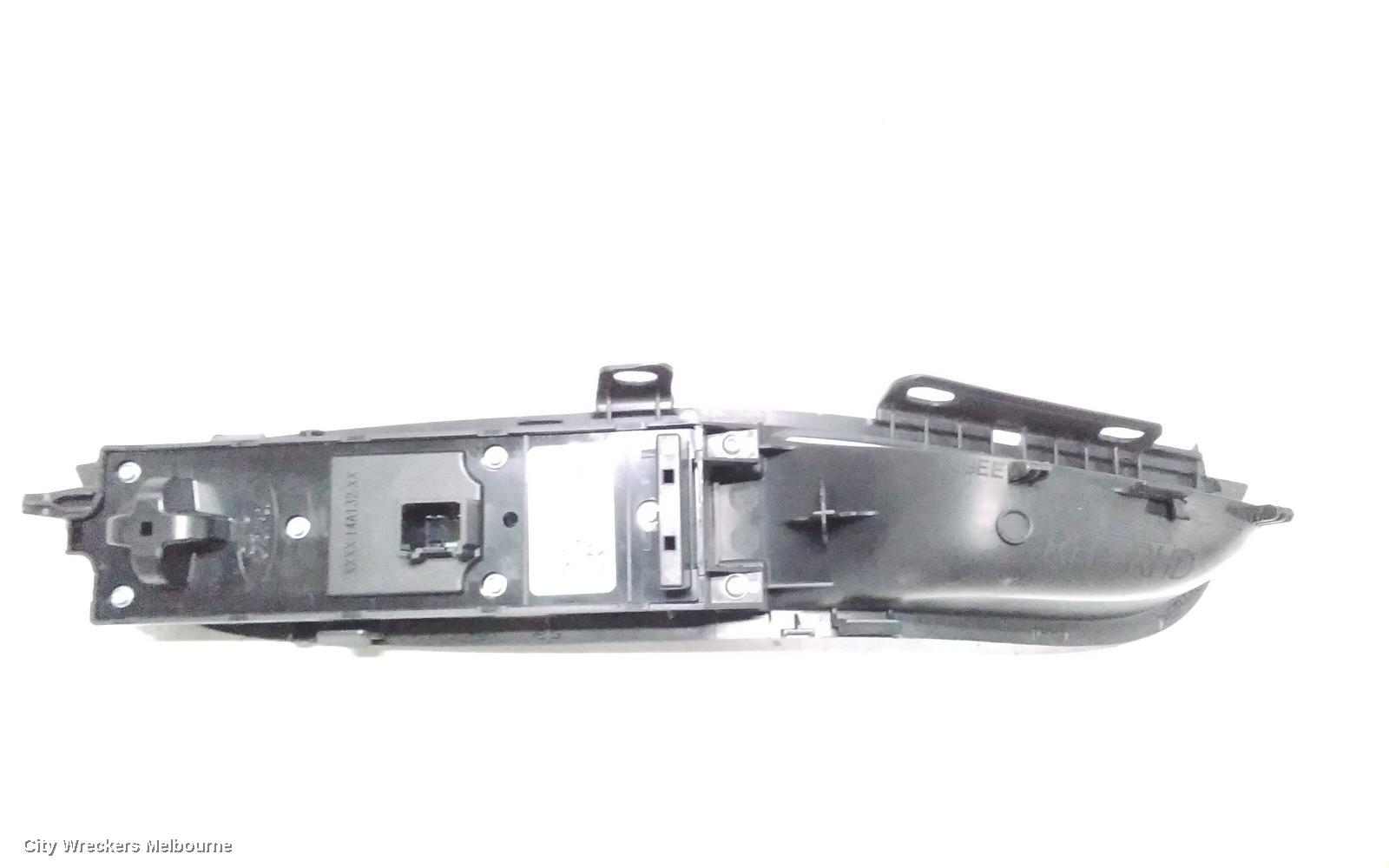 FORD FOCUS PWR DR WIND SWITCH, RH FRONT (MASTER SWITCH), LW, MANUAL FOLD, NON CHROME INSERT TYPE, 05/2011 - 08/2015
