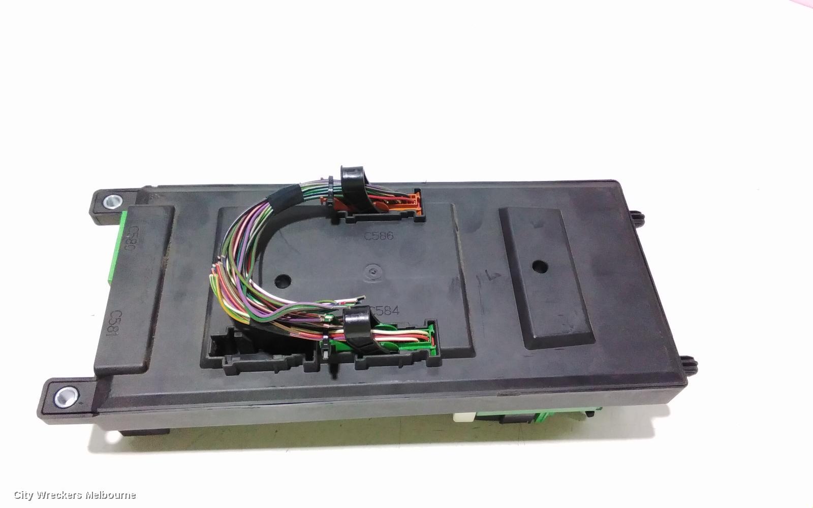 LAND ROVER RANGEROVER SPORT FUSE BOX, UNDER DASH, L320, 08/2005 - 12/2013
