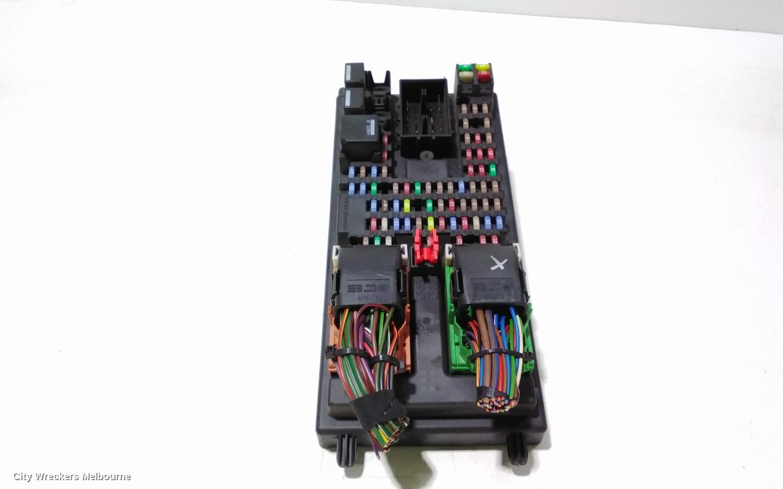 LAND ROVER RANGEROVER SPORT FUSE BOX, UNDER DASH, L320, 08/2005 - 12/2013