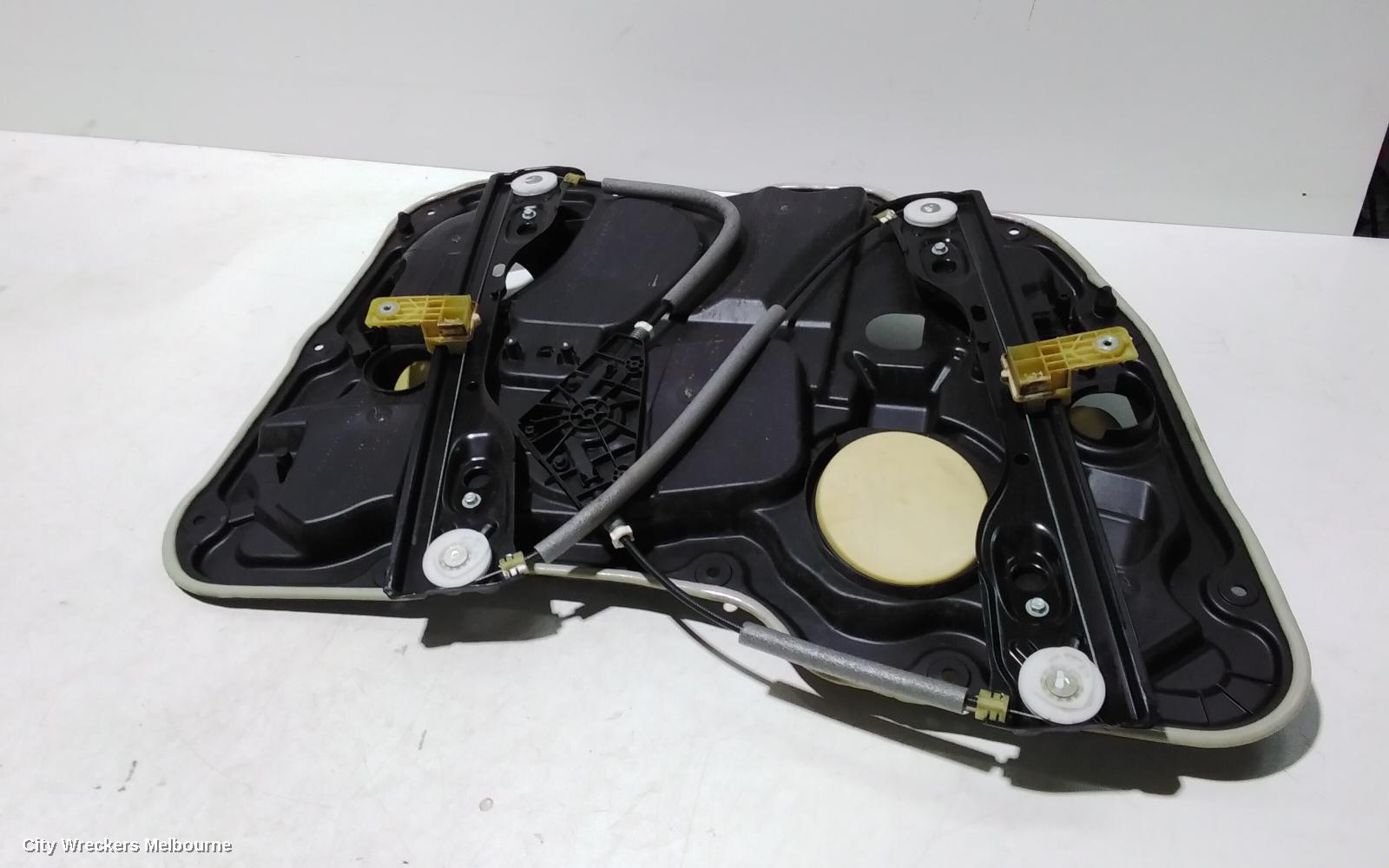 JEEP CHEROKEE RIGHT FRONT WINDOW REG/MOTOR, KL, 02/2014 ONWARDS