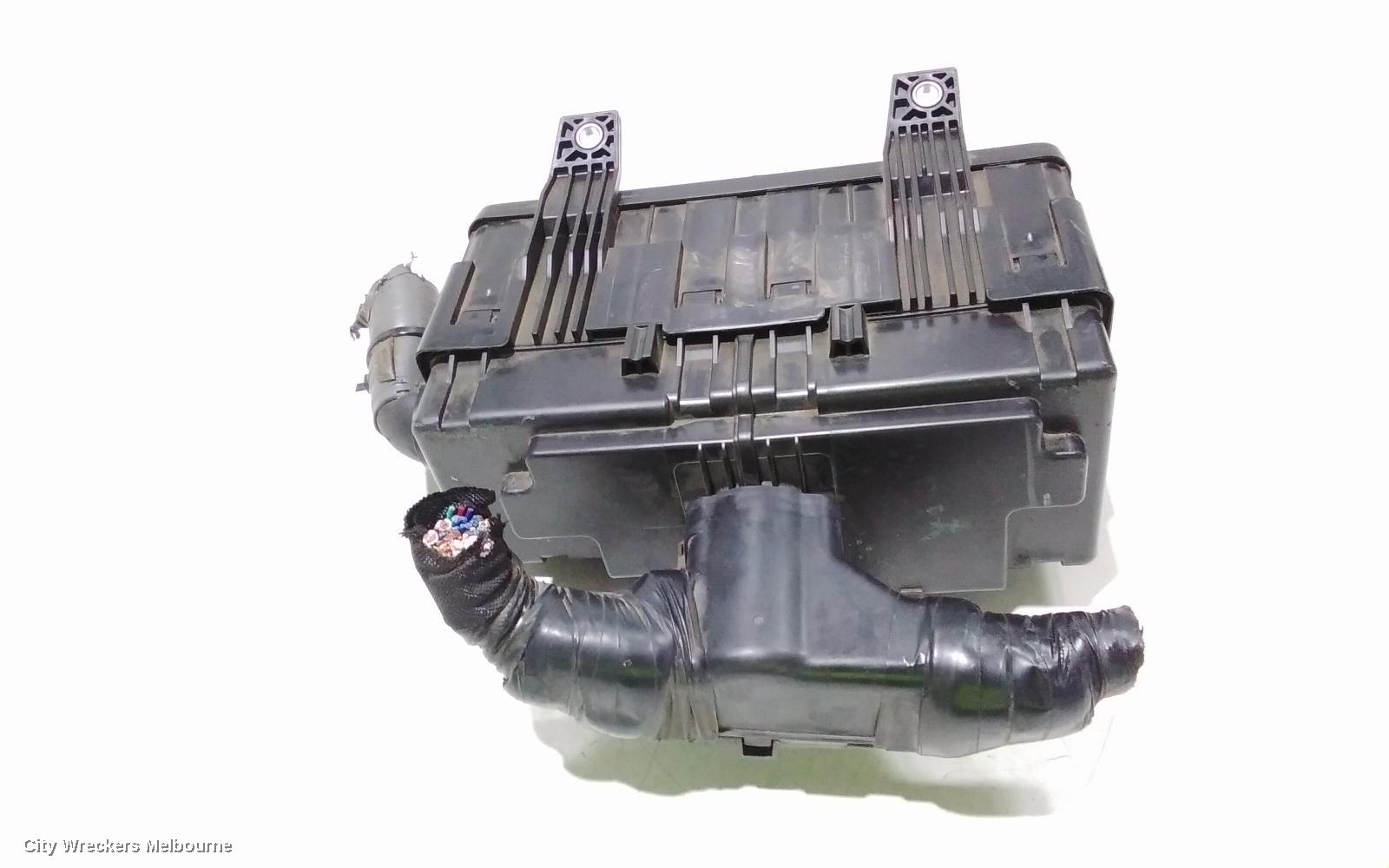 TOYOTA HIACE FUSE BOX, ENGINE BAY, DIESEL, KDH, 09/2006 - 04/2019
