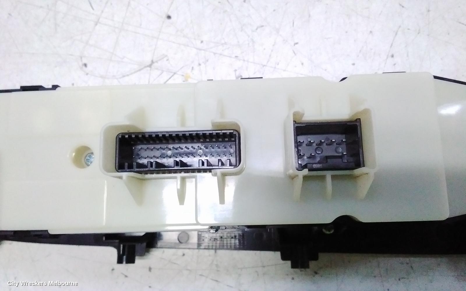 KIA SORENTO PWR DR WIND SWITCH, RH FRONT (MASTER SWITCH), UM, 03/2015 - 02/2020