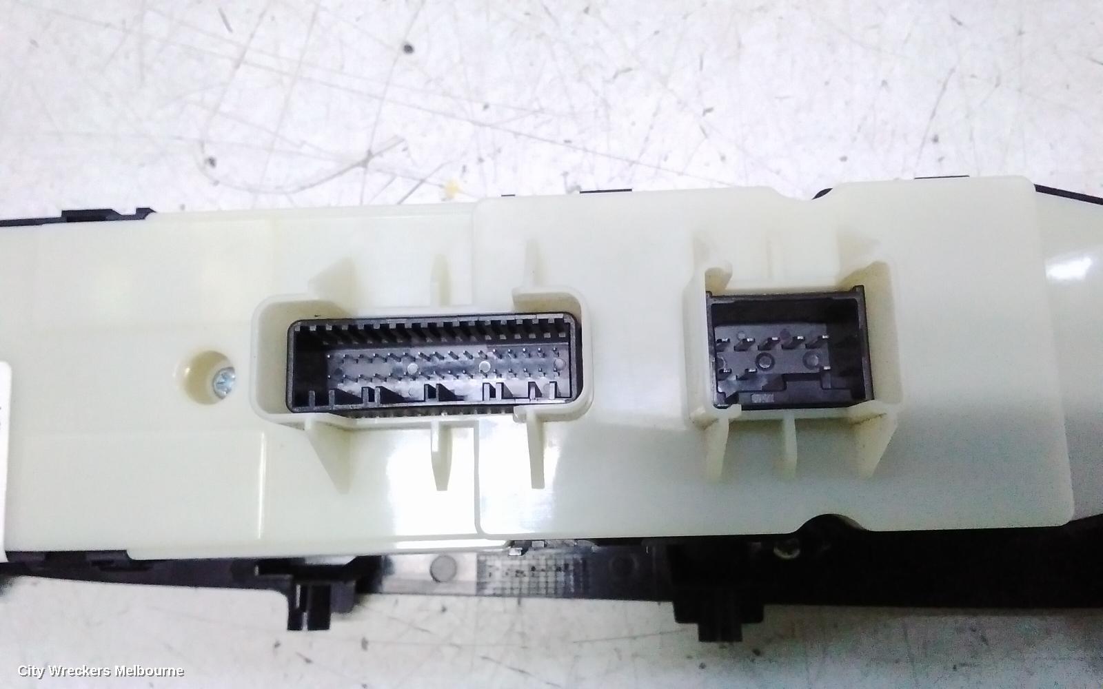 KIA SORENTO PWR DR WIND SWITCH, RH FRONT (MASTER SWITCH), UM, 03/2015 - 02/2020