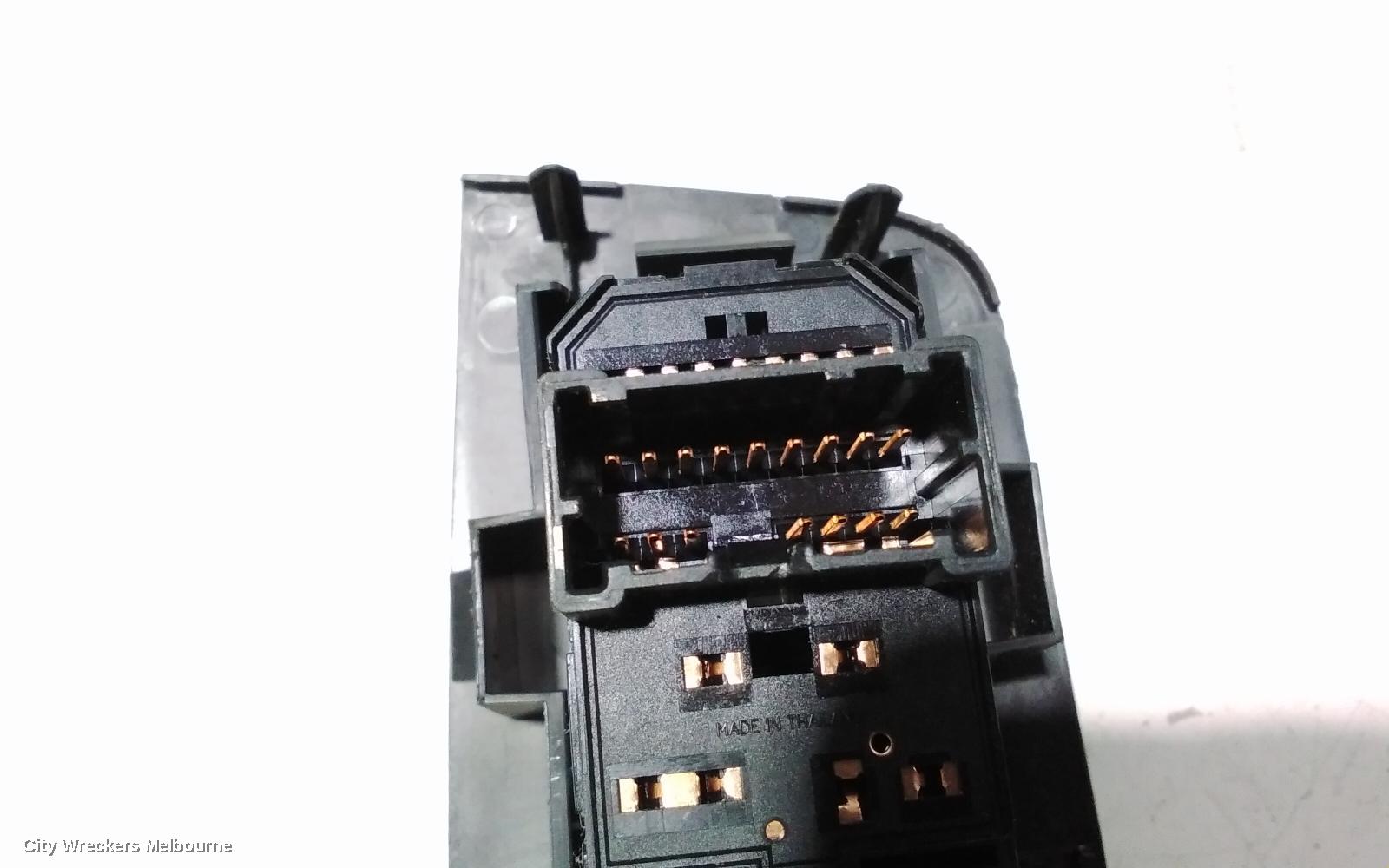 NISSAN XTRAIL PWR DR WIND SWITCH, RH FRONT (MASTER SWITCH), T31, 09/2007 - 12/2013
