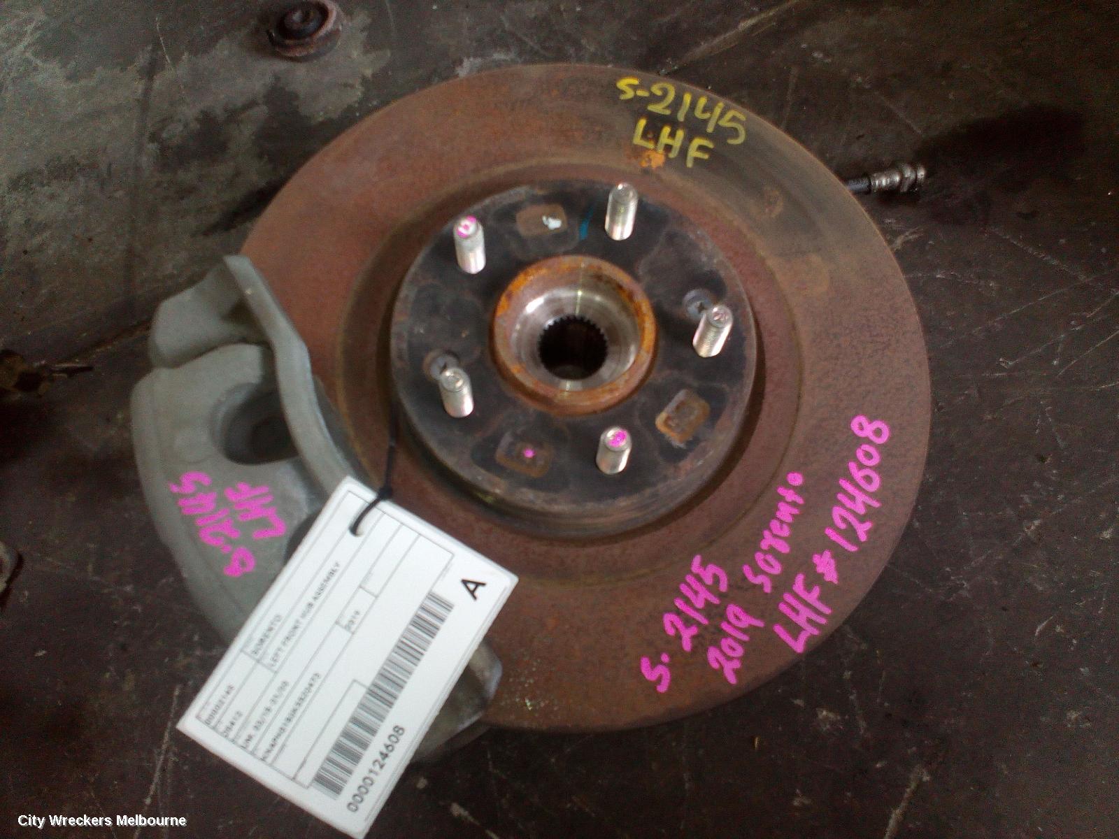KIA SORENTO LEFT FRONT HUB ASSEMBLY, UM, 03/2015 - 02/2020