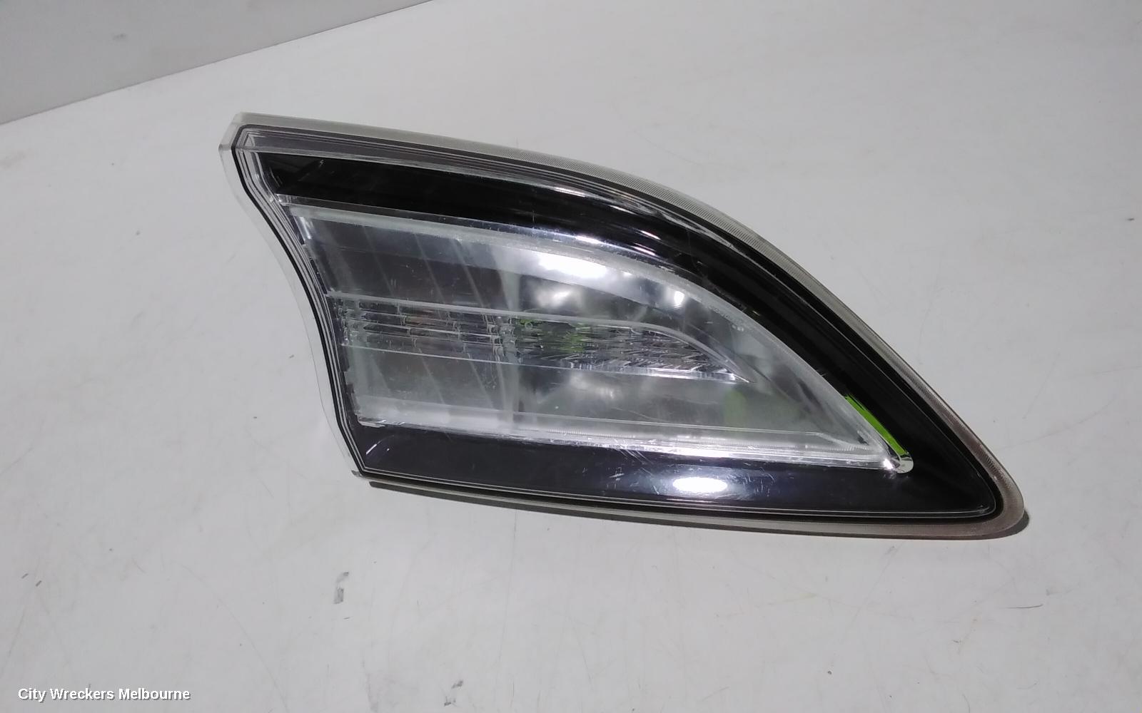 MAZDA 3 REAR GARNISH, TAILGATE LAMP (LH SIDE), BL, 04/2009 - 10/2013