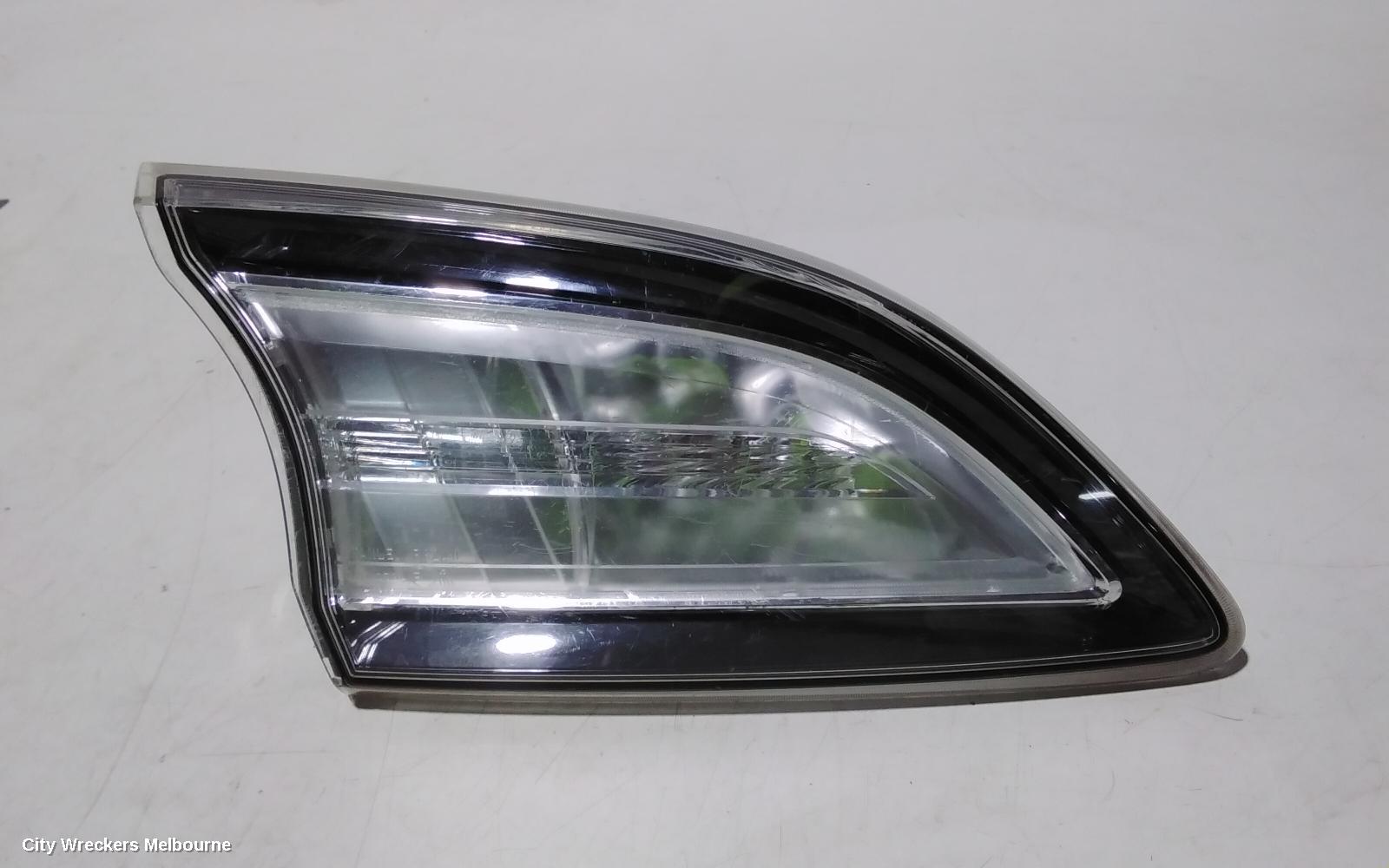 MAZDA 3 REAR GARNISH, TAILGATE LAMP (LH SIDE), BL, 04/2009 - 10/2013