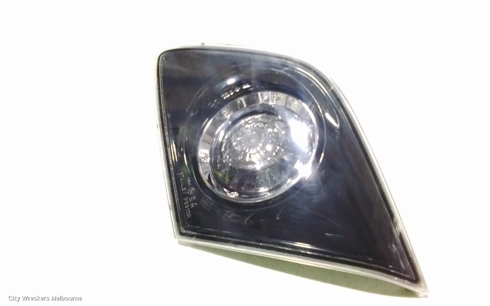 MAZDA 3 REAR GARNISH, TAILGATE LAMP (RH SIDE), 2.3, HATCH, BK, 10/2003 - 06/2006